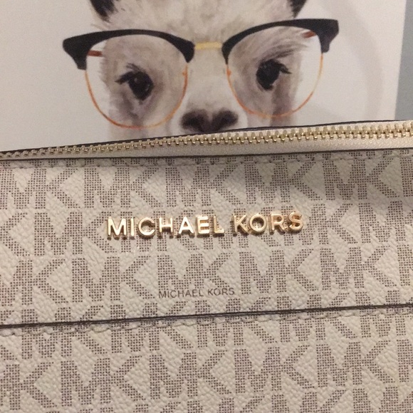Authentic Michael Kors bag - Picture 7 of 8